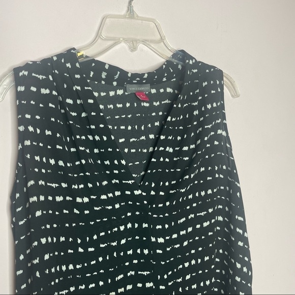 🆕 VINCE CAMUTO Sleeveless V-Neck Blouse Black and white size small - Picture 4 of 6